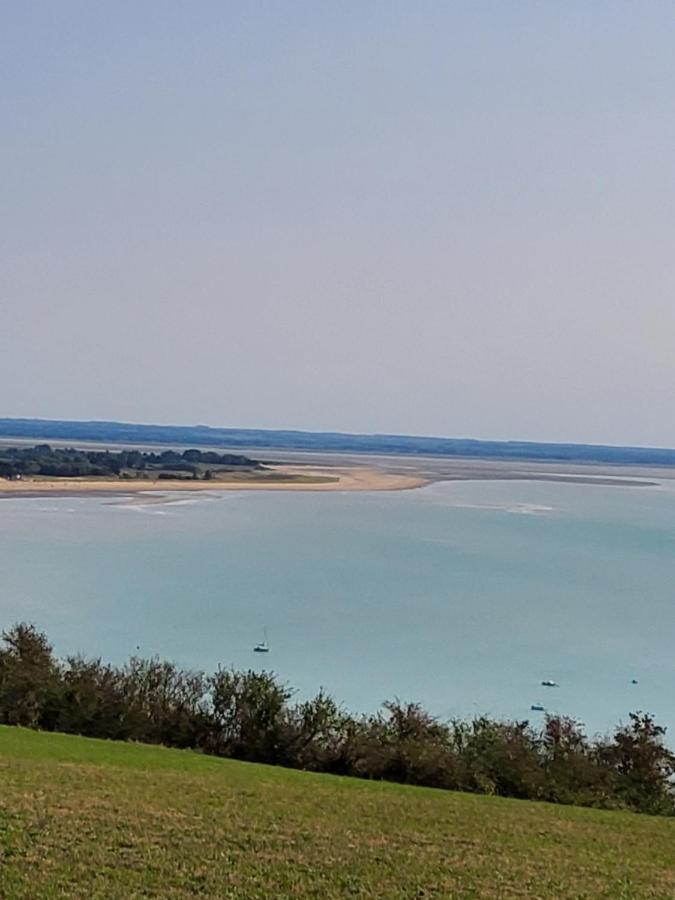 Chez Jollyjune, A Moins D'Une Heure Du Mont Saint Michel Champeaux 外观 照片