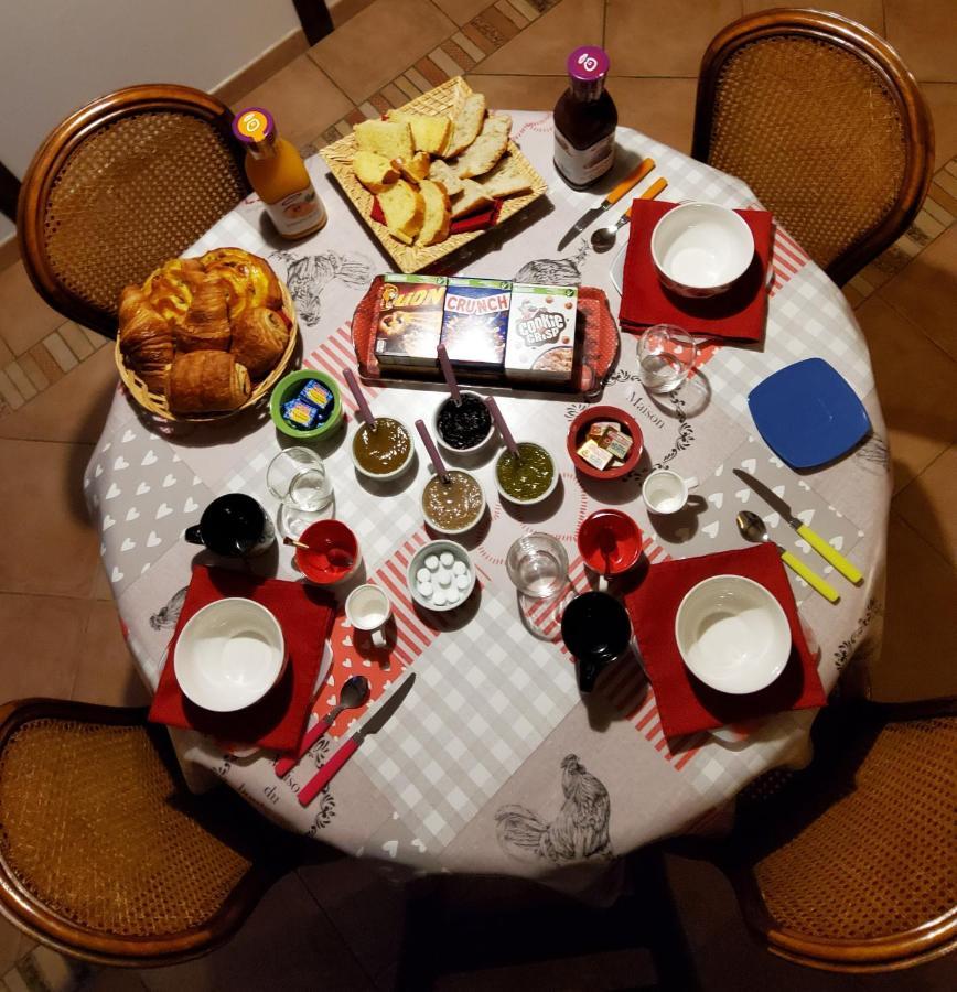 Chez Jollyjune, A Moins D'Une Heure Du Mont Saint Michel Champeaux 外观 照片