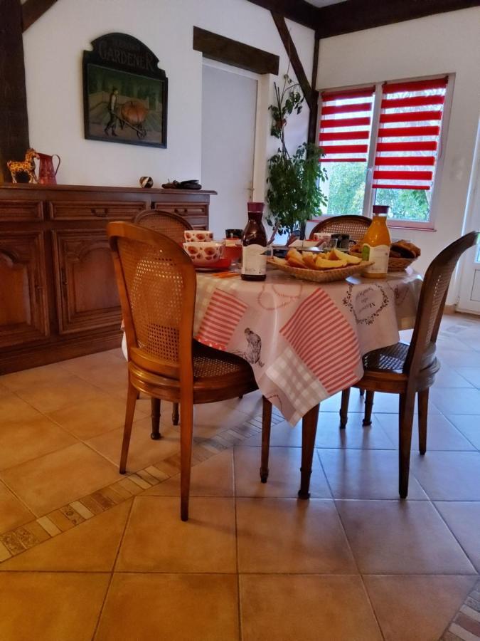Chez Jollyjune, A Moins D'Une Heure Du Mont Saint Michel Champeaux 外观 照片